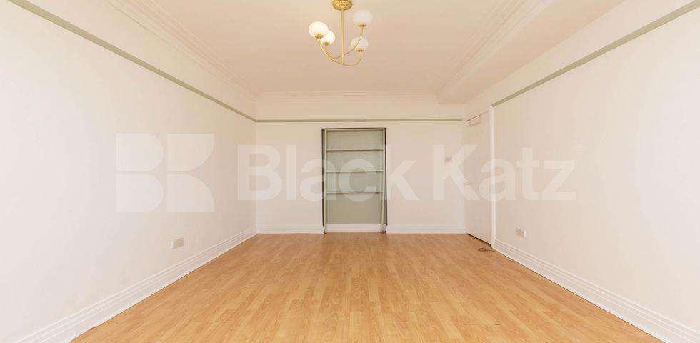 Spacious modern one bed mins to Tube Shops & Regents Park Mornington Crescent , Camden